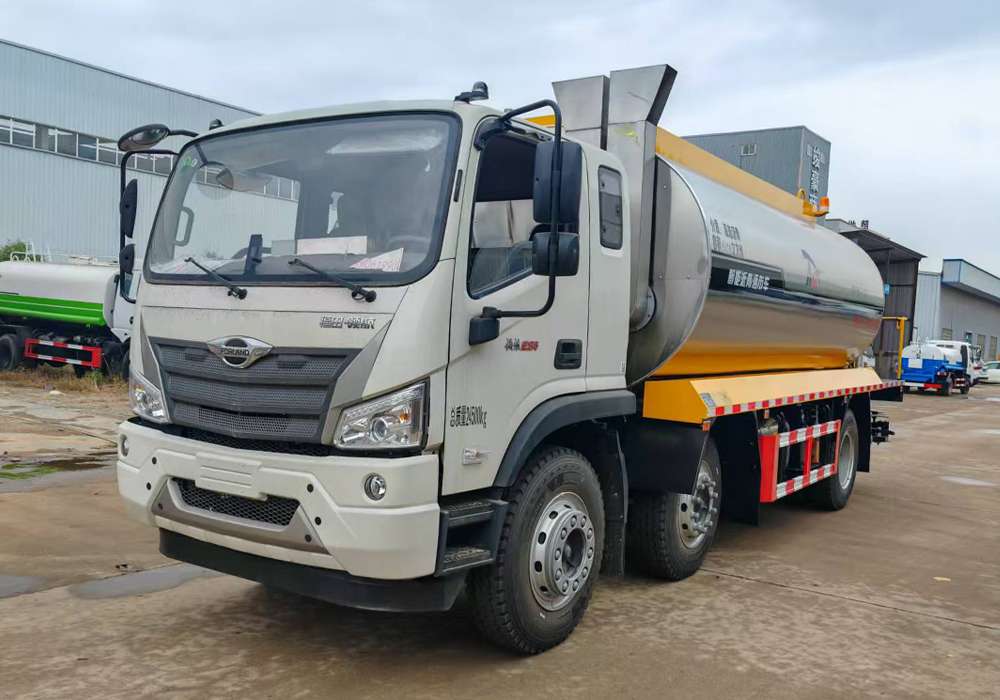 15方福田三軸（輔機(jī)）智能瀝青灑布車